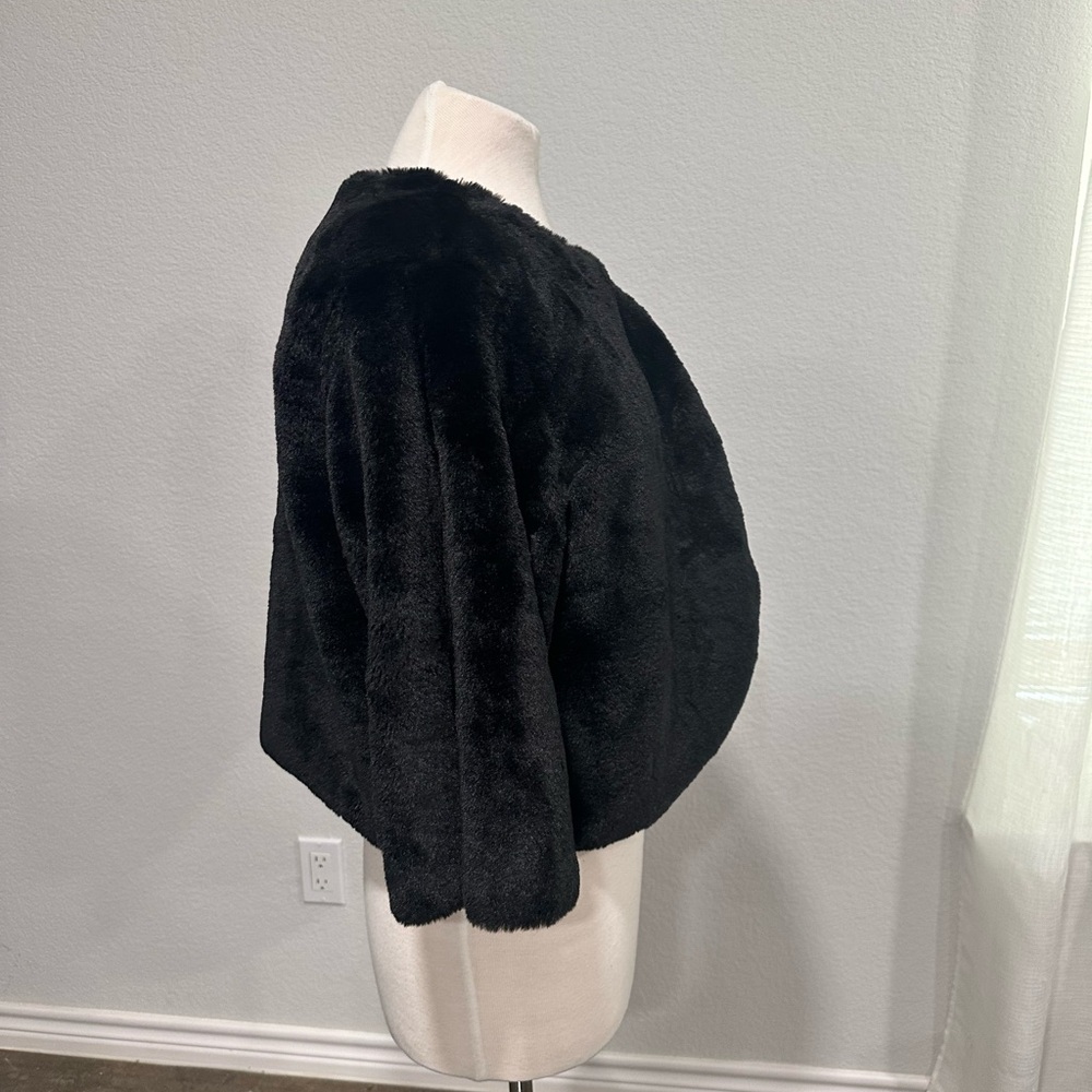 Haani faux fur cape - Picture 5 of 5